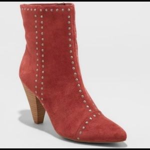 Universal Thread Copper studded boot Size 8